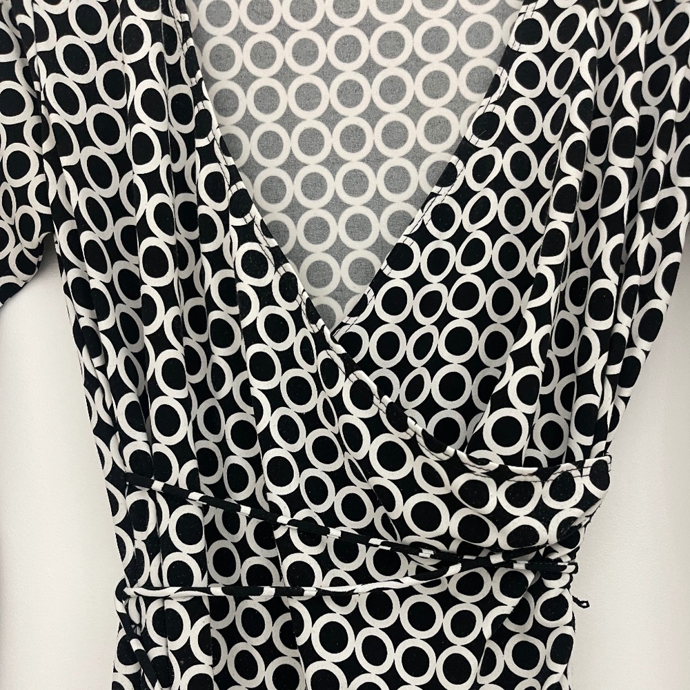 Laundry by Shelli Segal black and white geometric wrap dress